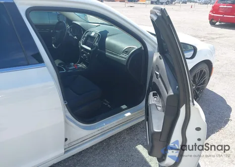 2020 Chrysler 300 Touring z USA, uszkodzony, nr VIN 2C3CCAAG5LH115641